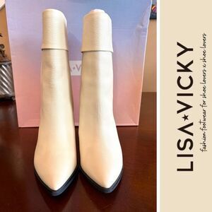 LISA VICKY (Nordstrom) - NIB - L Sz 6 Mae-V Soft Tumble Leather Booties in Cream